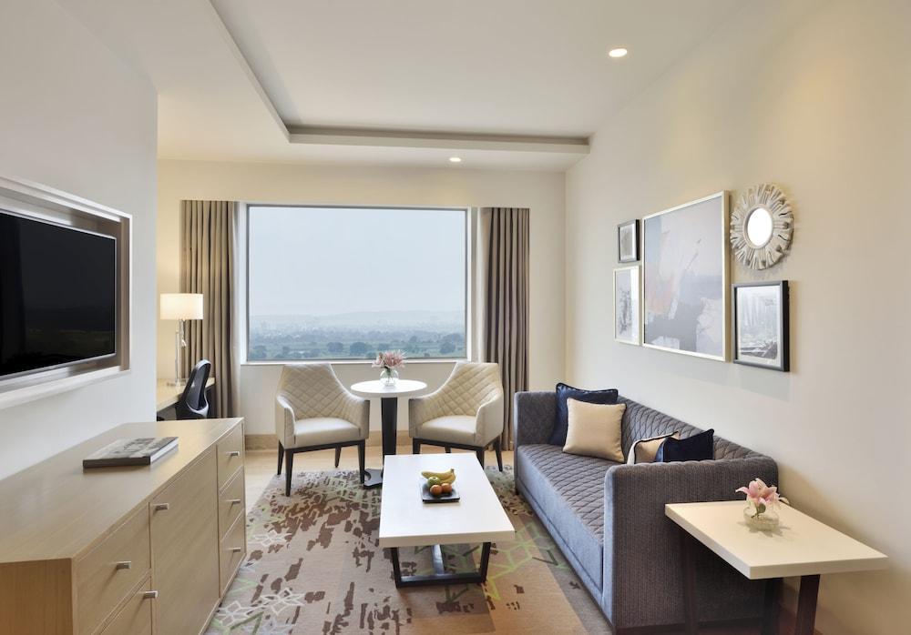 Super 8 By Wyndham High Level Ab Hotel Екстериор снимка