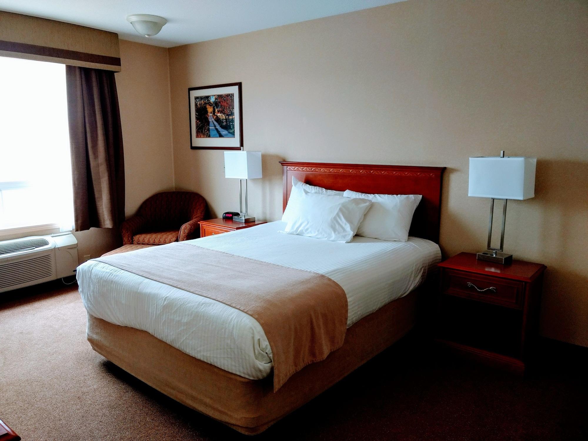 Super 8 By Wyndham High Level Ab Hotel Екстериор снимка