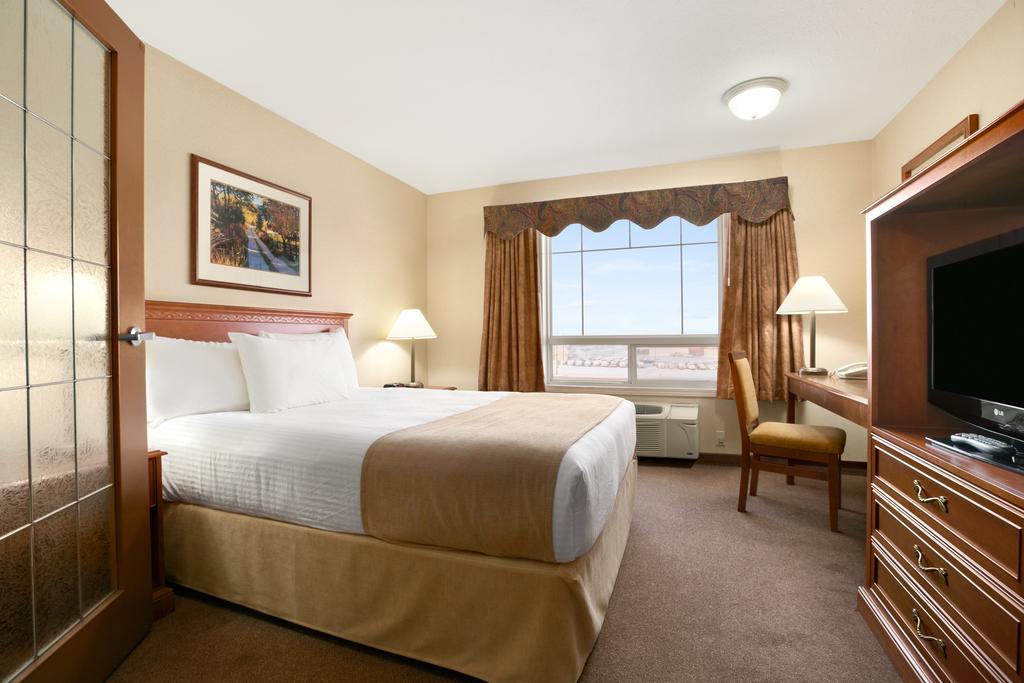 Super 8 By Wyndham High Level Ab Hotel Екстериор снимка